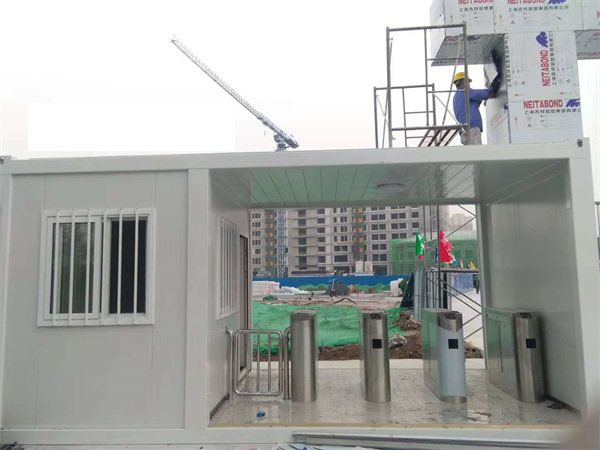 建工集團(tuán)亦莊項(xiàng)目打包箱門(mén)禁